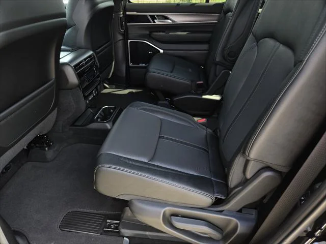 New 2026 High Gloss Black Exterior Paint Jeep Limited Altitude image 20