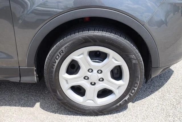Used 2015  Ford S image 14