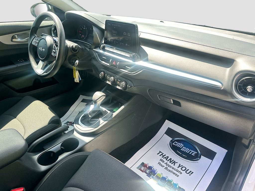 Used 2023 Snow White Pearl Kia LXS image 28