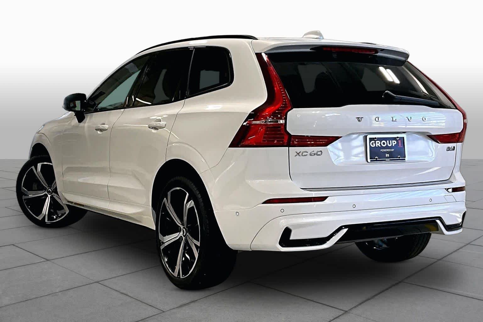 Used 2023 Crystal White Metallic Volvo Ultimate Dark Theme image 12