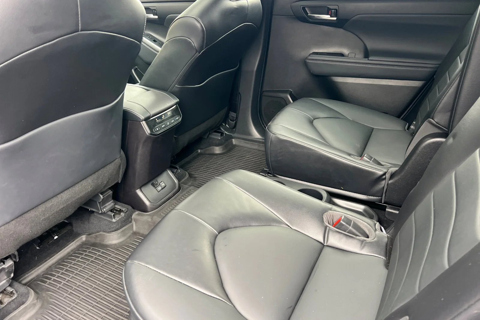 Certified Used 2022 Magnetic Gray Metallic Toyota XLE image 12