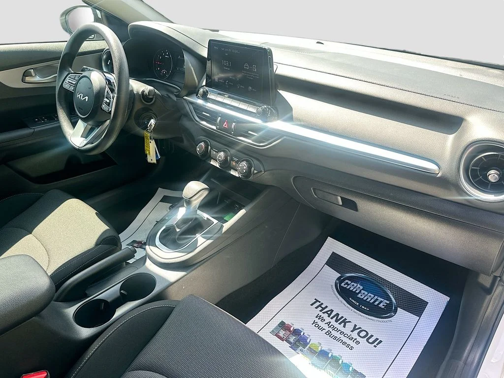 Used 2023 Snow White Pearl Kia LXS image 28