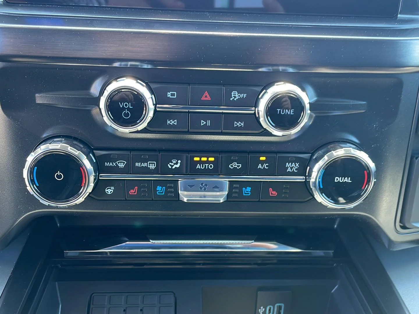 New 2026 Agate Black Metallic Ford LARIAT image 24