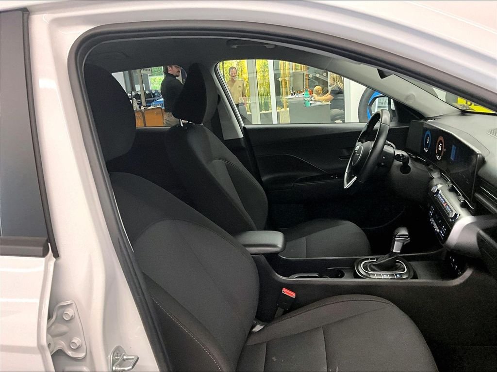 Used 2025 Atlas White Hyundai SEL image 11