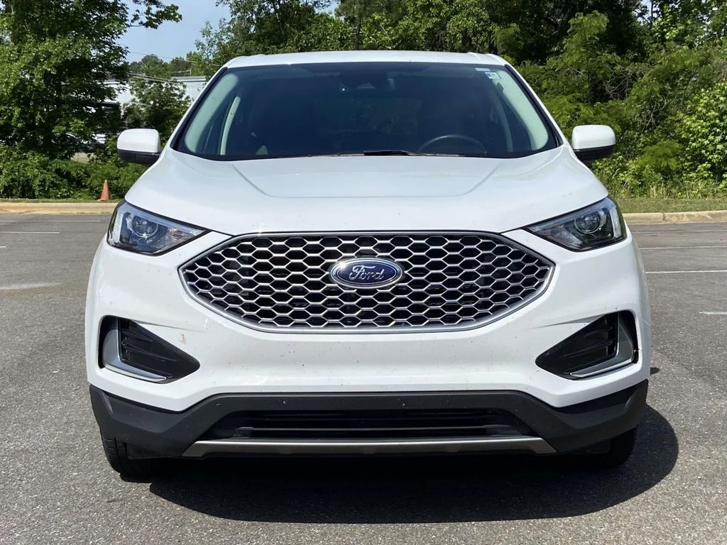 Used 2024 Oxford White Ford SEL image 8