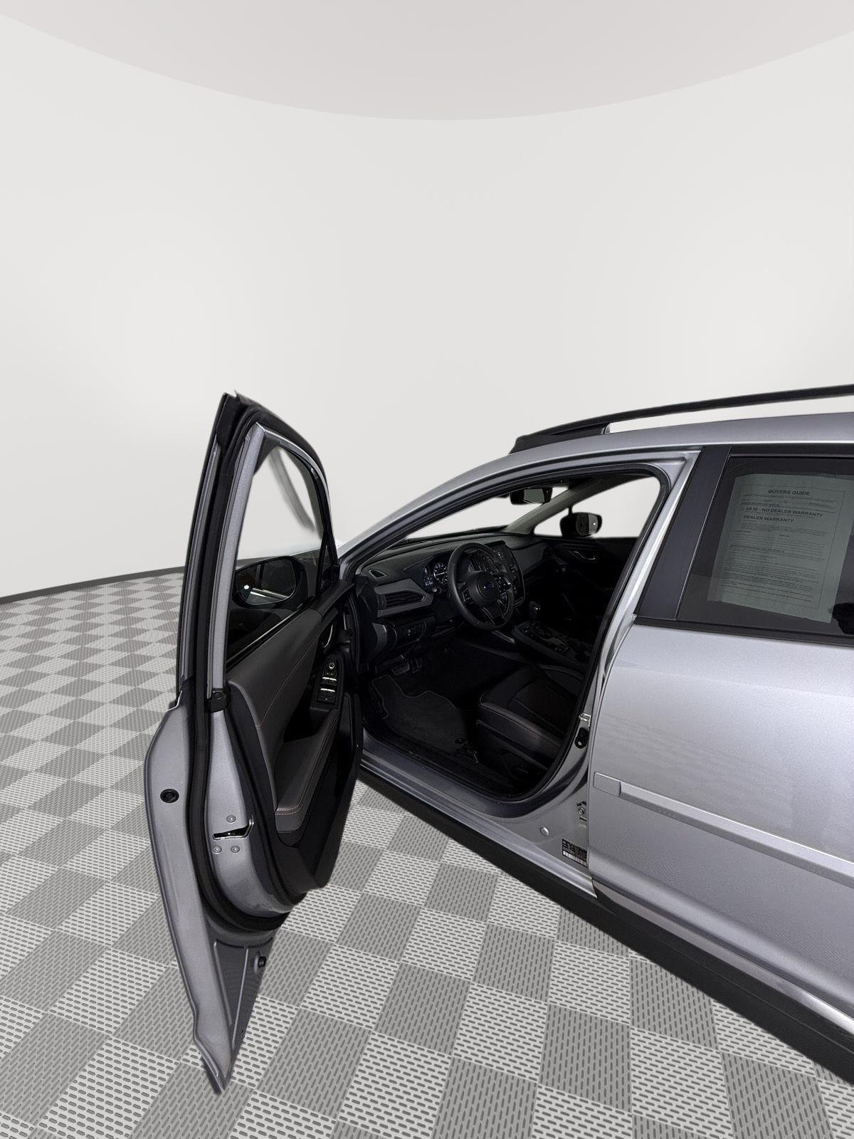 Used 2025 Ice Silver Metallic Subaru Limited image 3