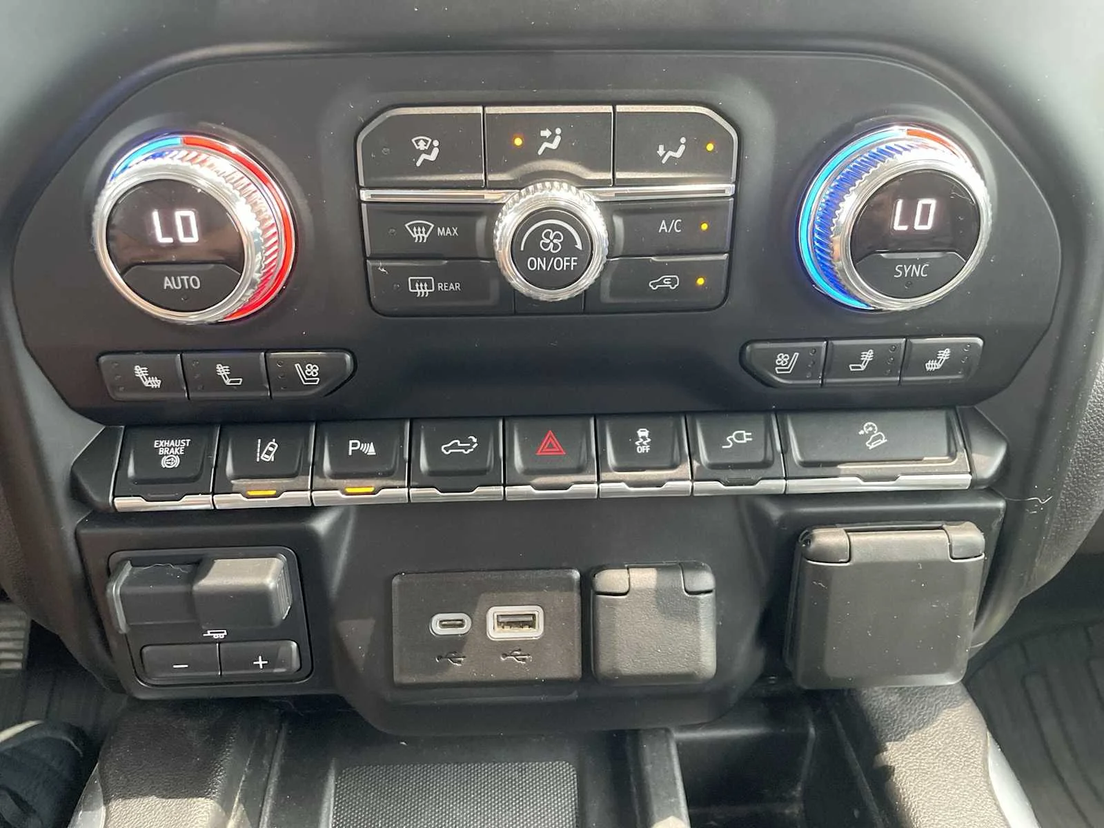 Used 2021 Onyx Black GMC Denali image 19