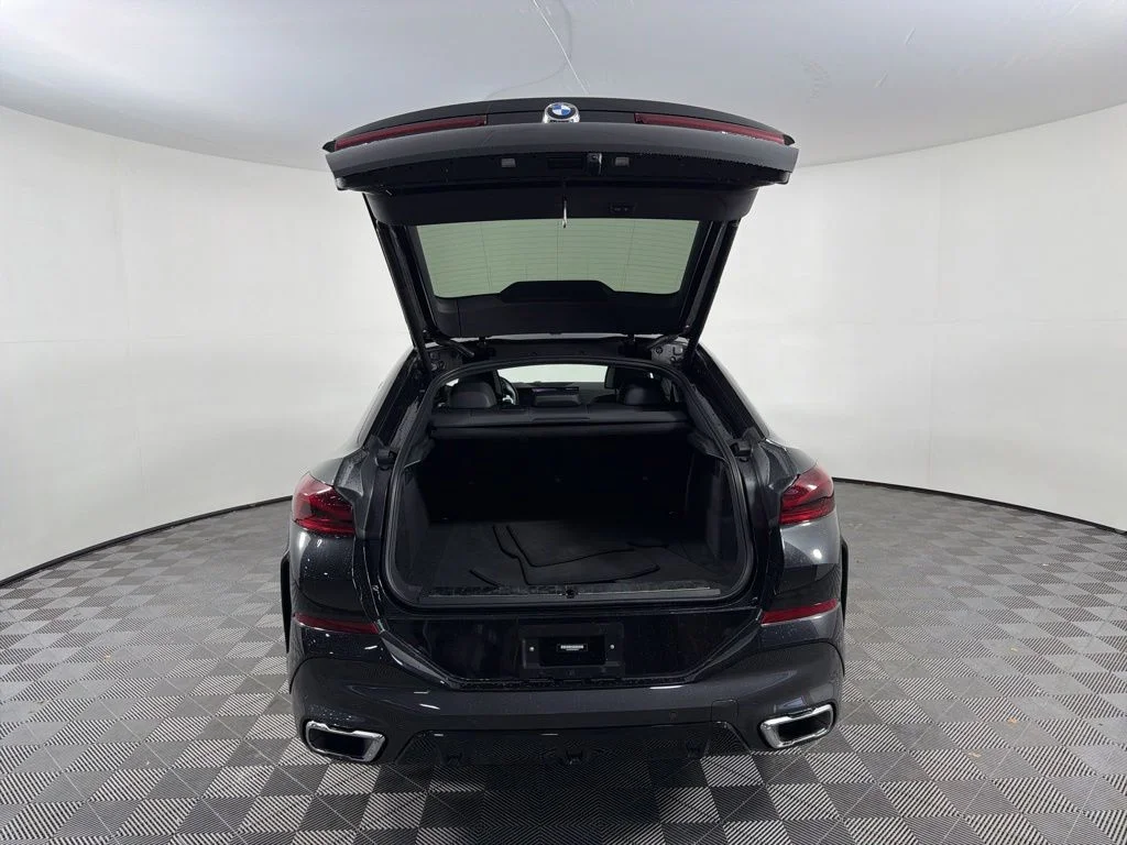 Used 2024 Black Sapphire Metallic BMW xDrive40i image 12
