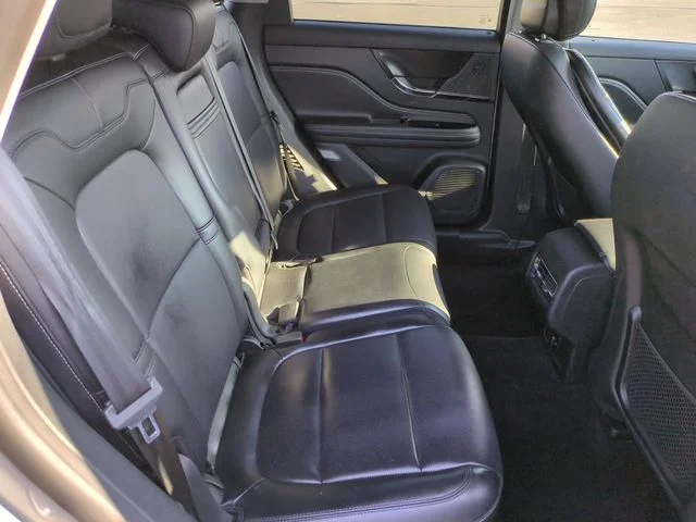 Used 2020 White Lincoln Standard image 31