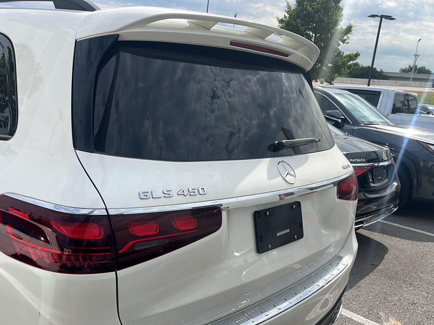 Certified Used 2024 MANUFAKTUR Diamond White Metallic Mercedes-Benz GLS 450 image 17