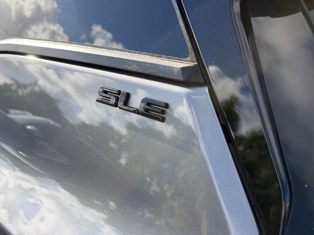 Used 2021 Gray GMC SLE image 12
