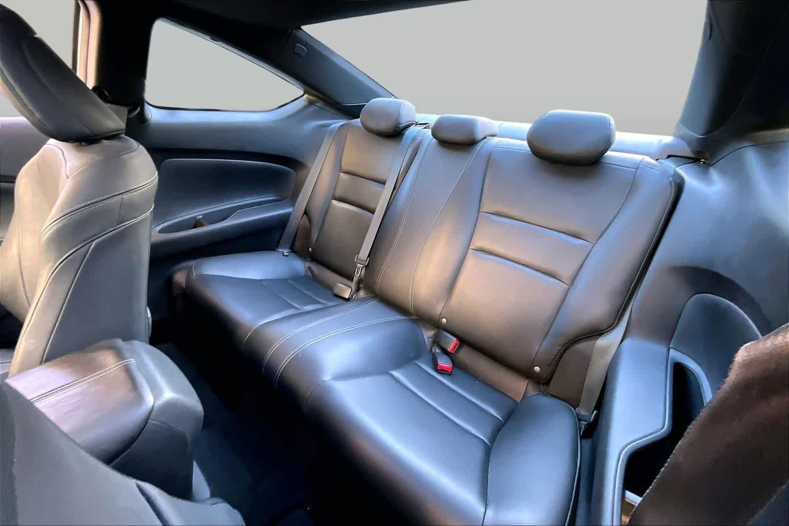 Used 2016 Lunar Silver Metallic Honda EX-L image 18