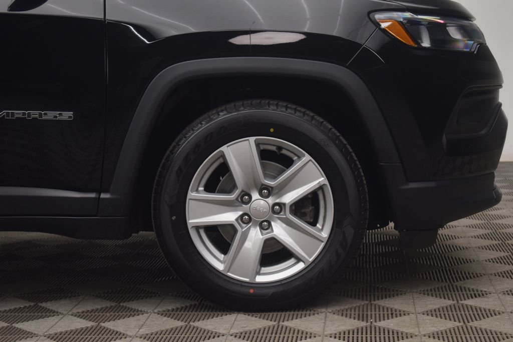 Used 2022 Black Jeep Latitude image 23