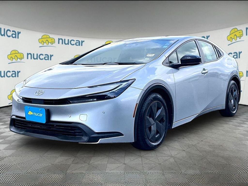 Used 2023  Toyota LE image 3
