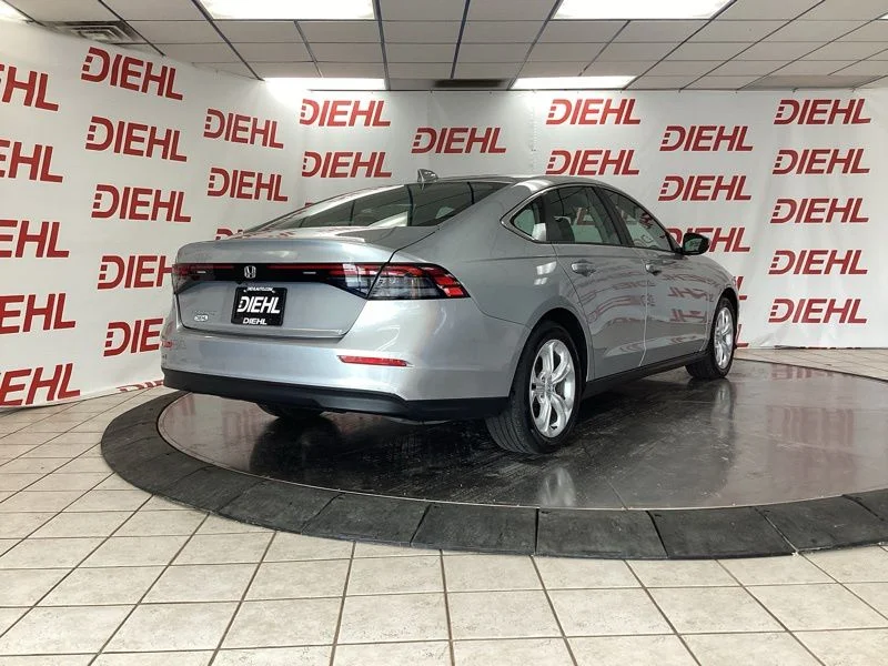 Used 2024  Honda LX image 7
