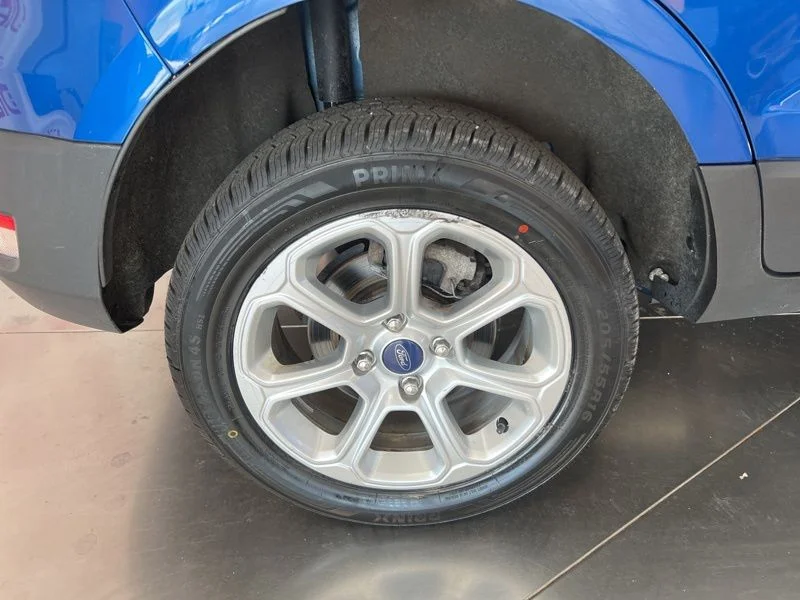 Used 2020 Blue Ford SE image 9
