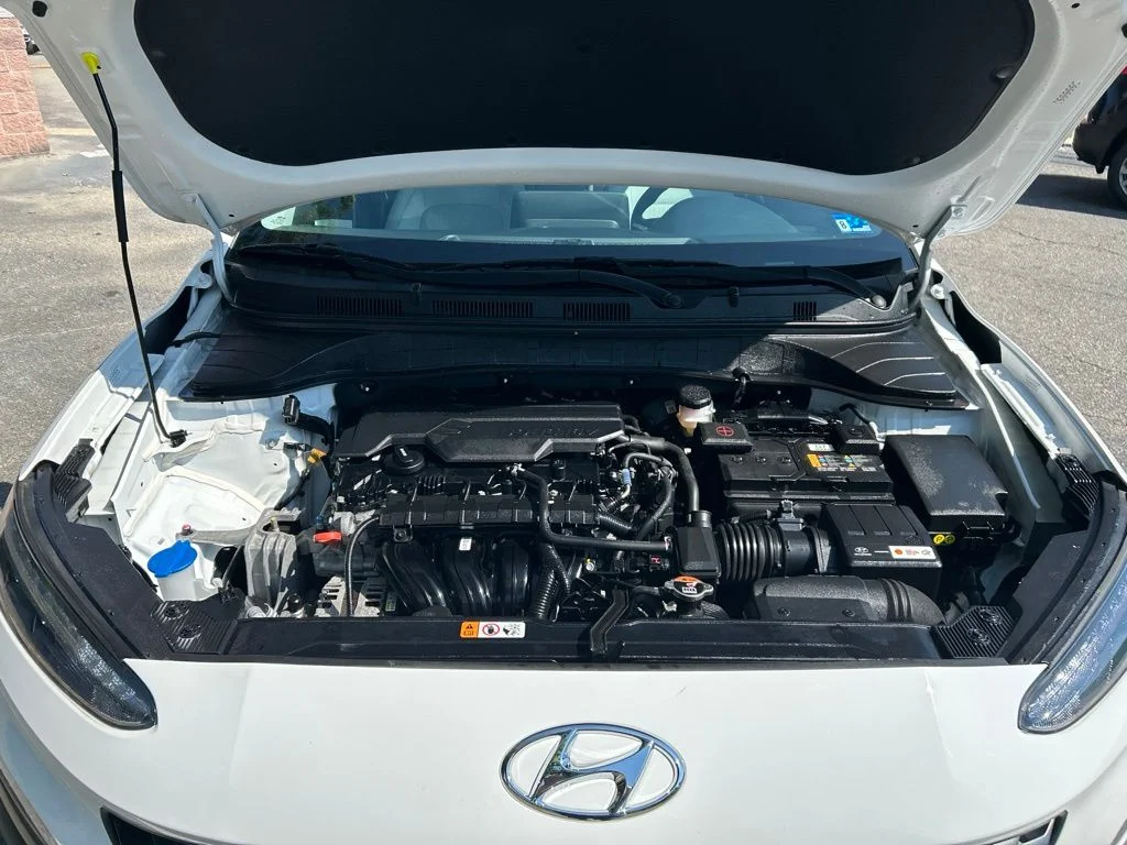 Used 2023 White Hyundai SEL image 10