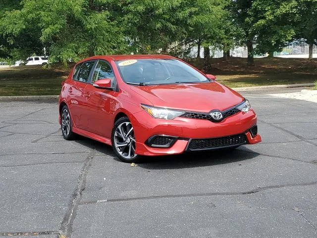 Used 2018 Red Toyota Base image 28