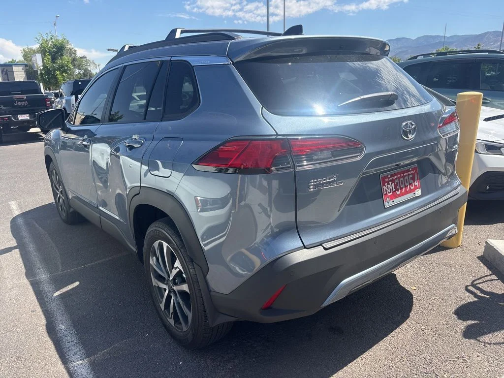 Used 2025  Toyota XLE image 7