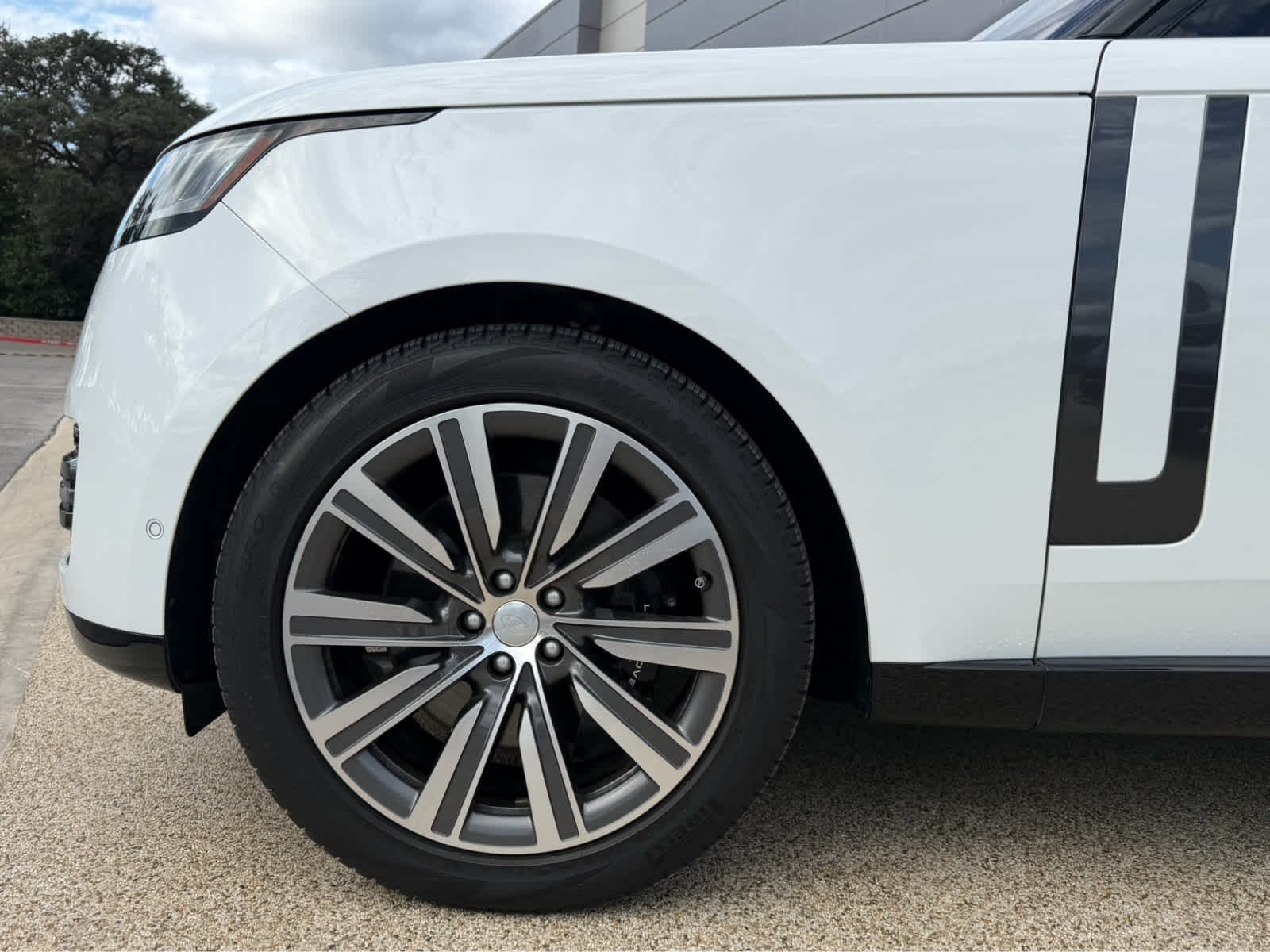 Certified Used 2023 Fuji White Land Rover SE image 10