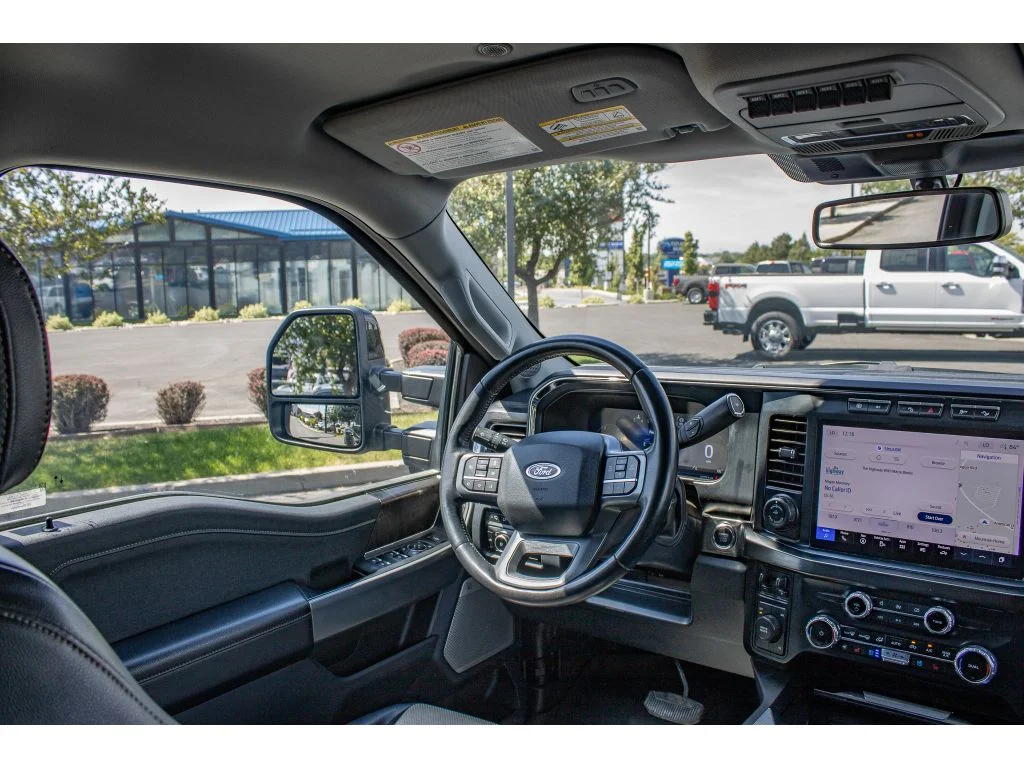 Used 2023 AGATE BLACK Ford LARIAT image 24