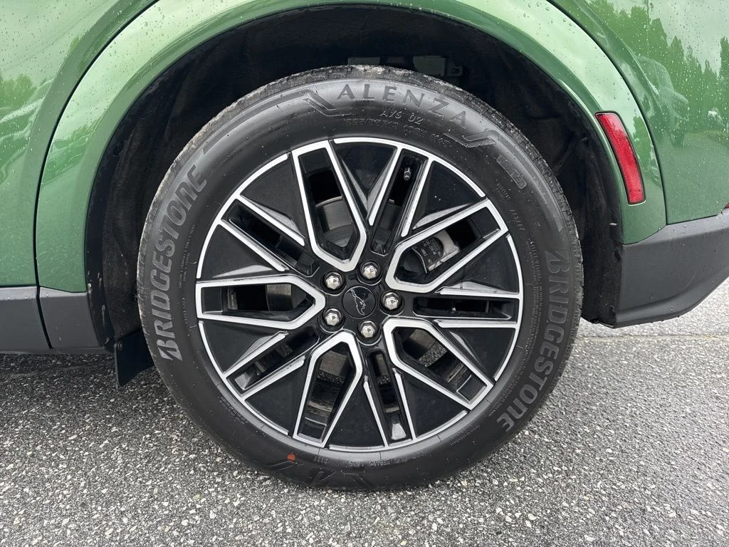 Used 2025 Green Ford Premium image 30