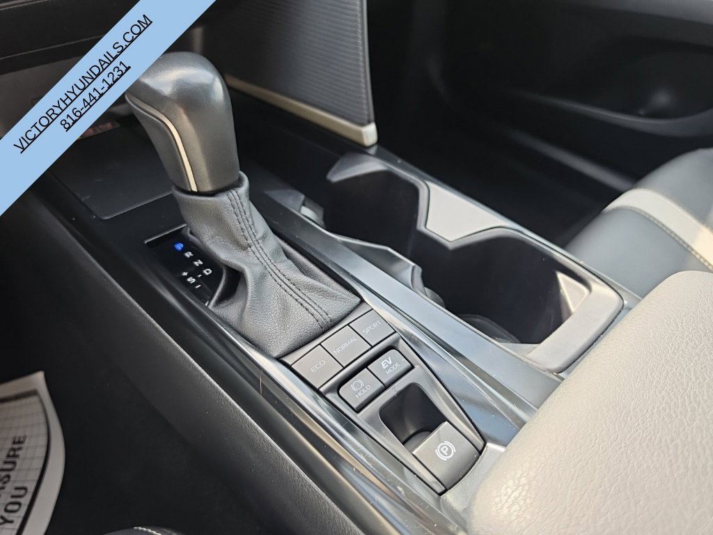 Used 2025  Toyota SE image 21