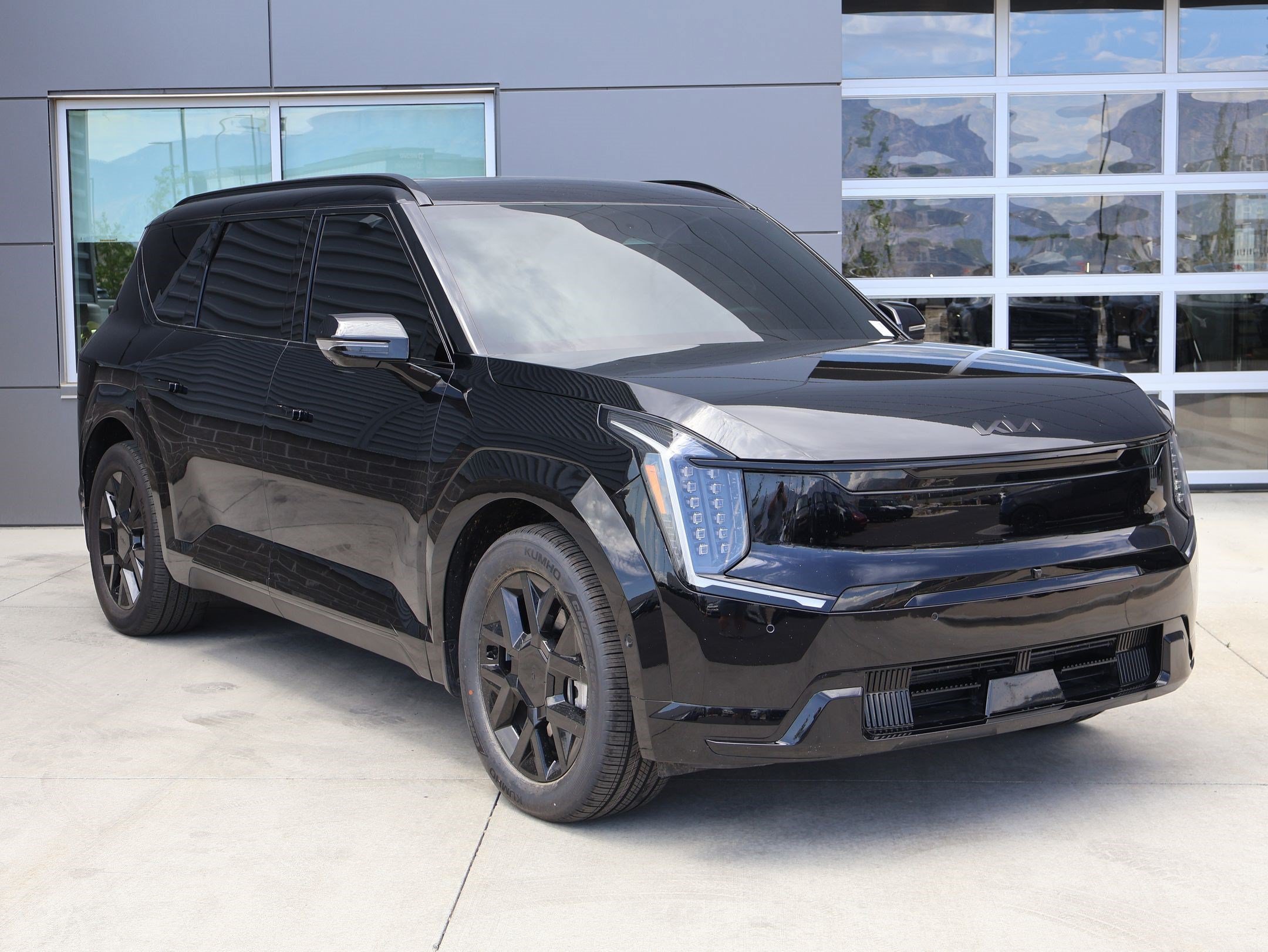 Used 2026 Ebony Black Kia Land image 3