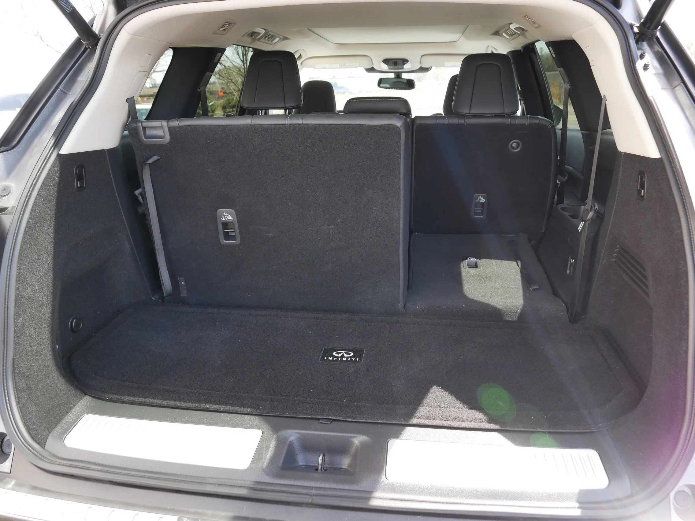 Certified Used 2022 Graphite Shadow INFINITI LUXE image 18