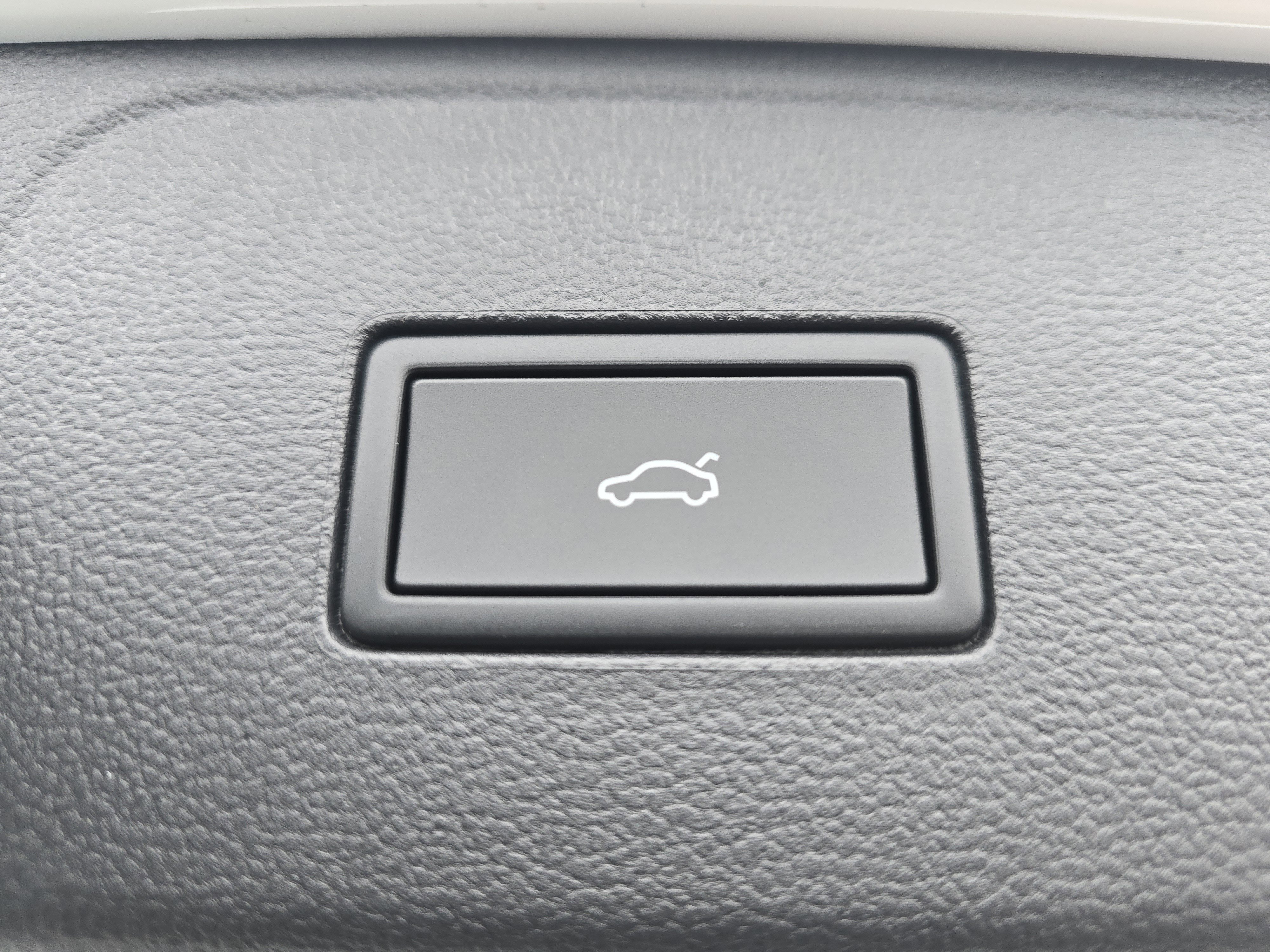 New 2026 Opal White Pearl Volkswagen 2.0T Peak Edition image 17
