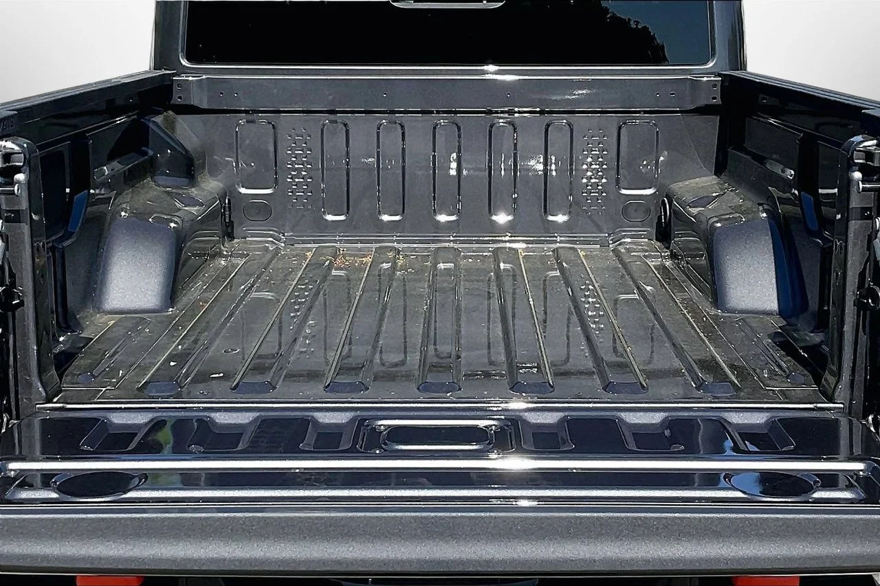 New 2026 Granite Crystal Metallic Clearcoat Jeep Mojave X image 21