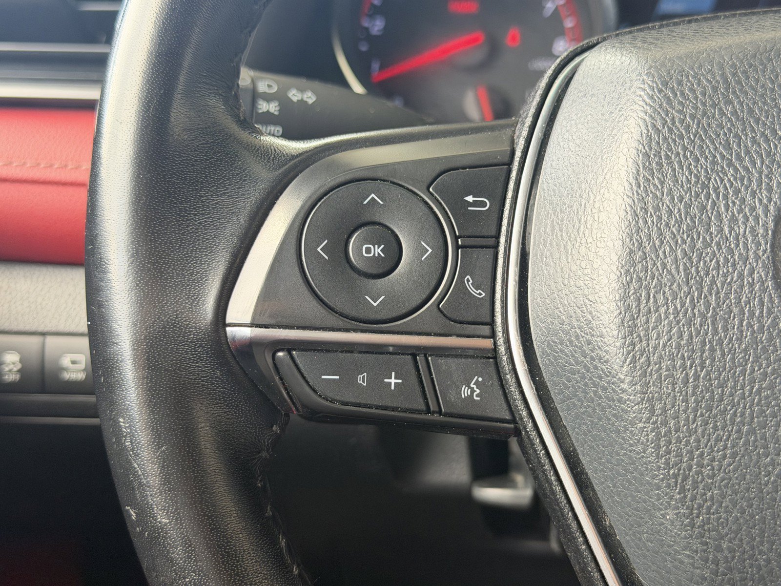 Used 2019 Wind Chill Pearl Toyota XSE V6 image 17