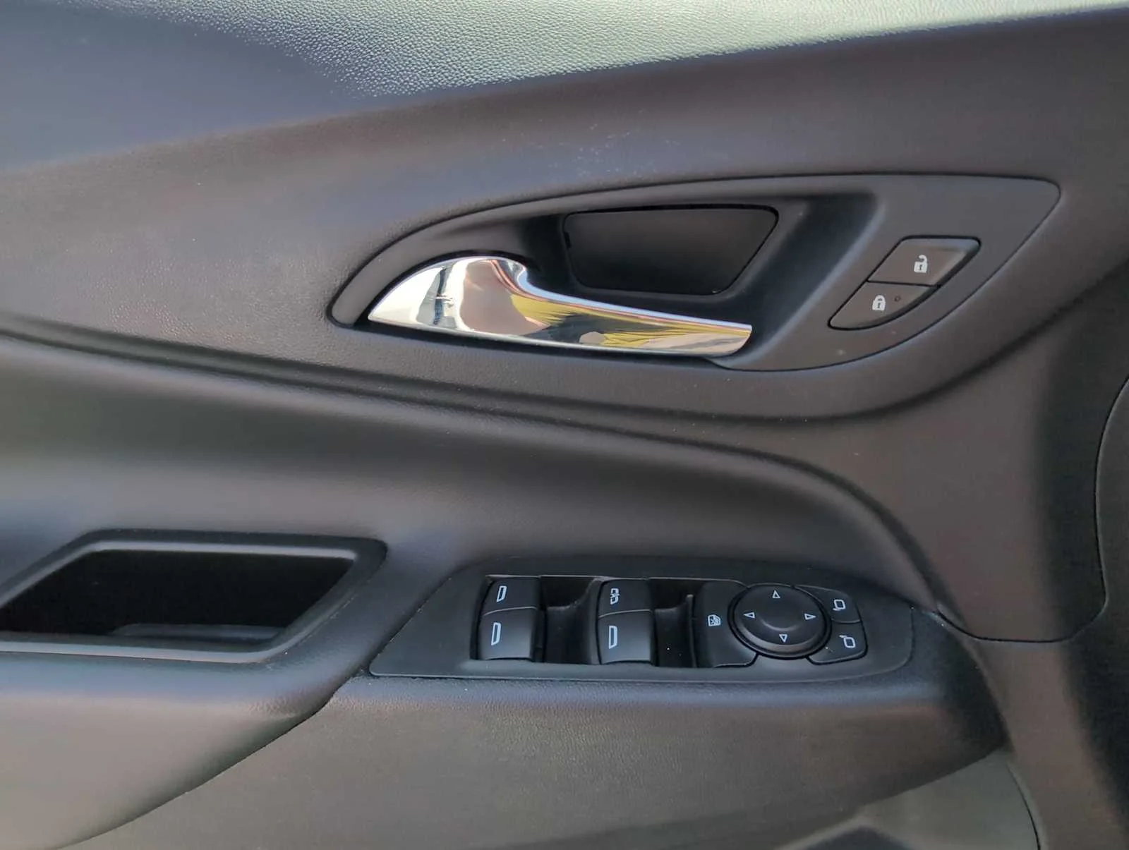 Used 2024 Summit White Chevrolet LT image 22