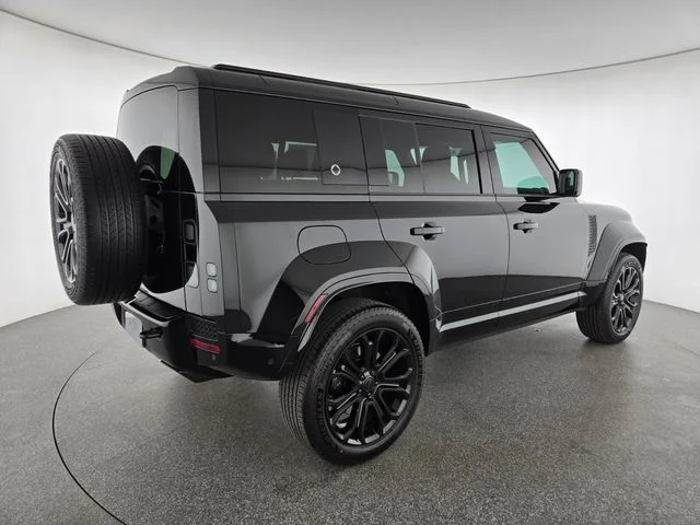 New 2026 Narvik Black Land Rover OCTA image 2