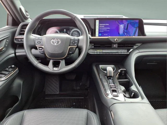 Certified Used 2025 OXYGEN WHITE Toyota  image 18