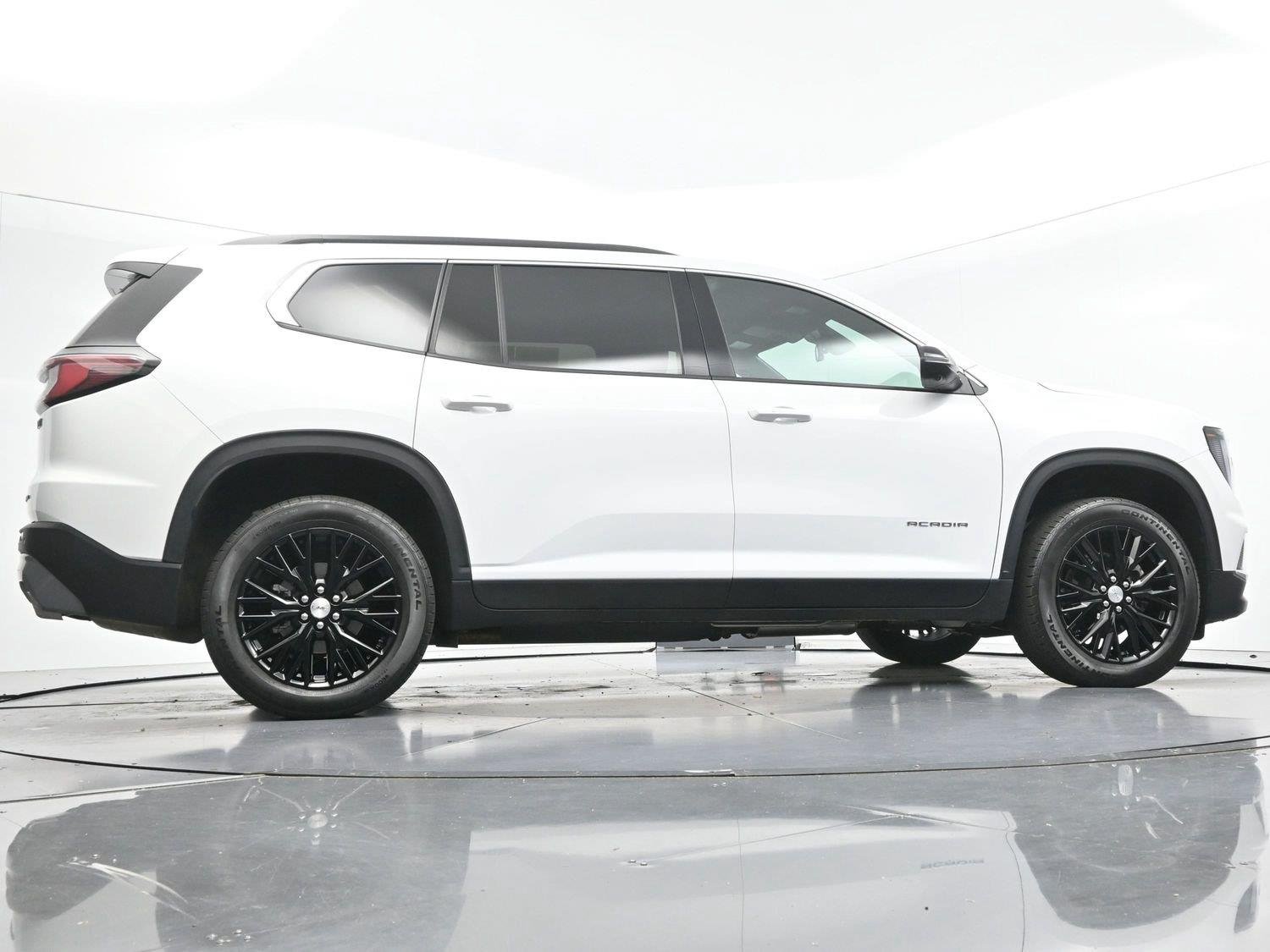 Used 2024 Summit White GMC FWD Elevation image 52