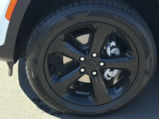 Used 2023 White Jeep Altitude X image 16