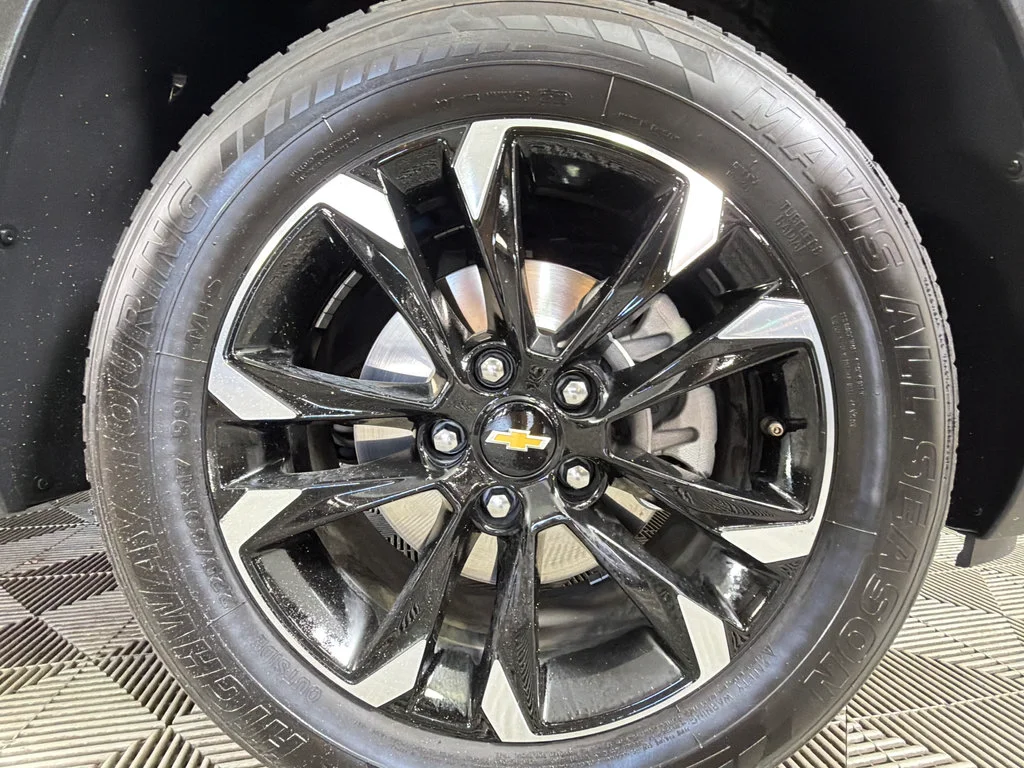 Used 2021 SUMMIT WHITE Chevrolet LT image 34