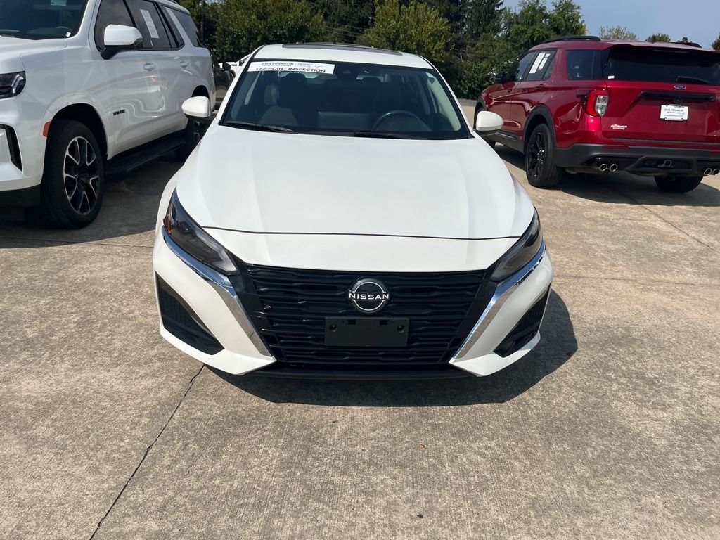 Used 2023 White Nissan 2.5 SV image 8
