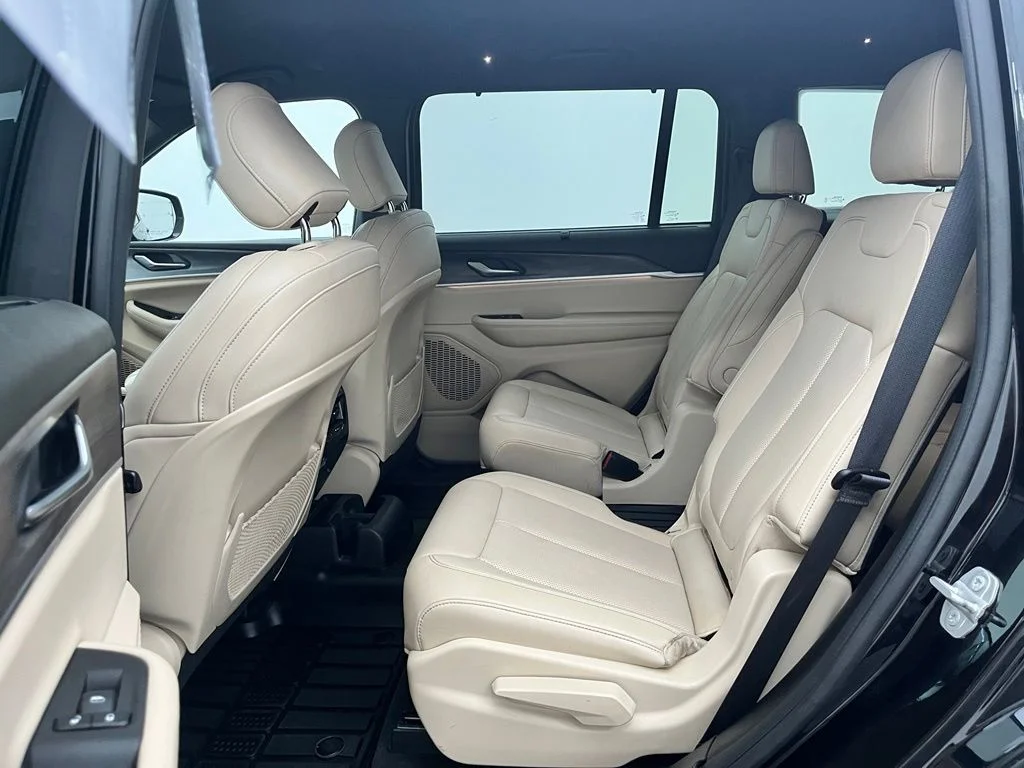 Used 2023 Black Jeep Limited image 39