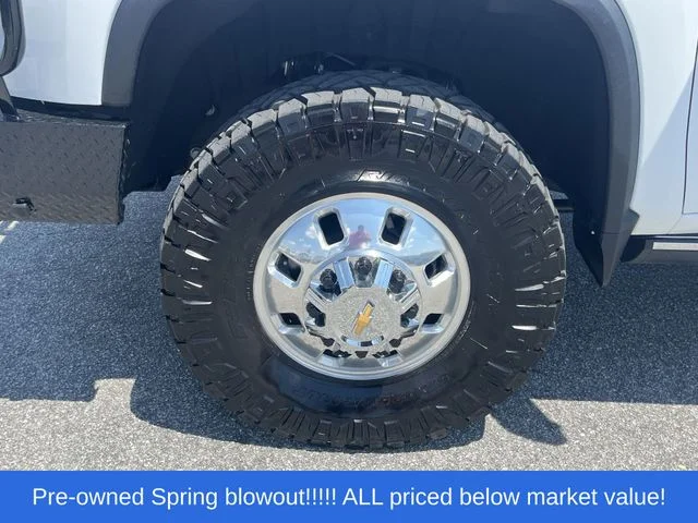 Used 2025 White Chevrolet High Country image 11