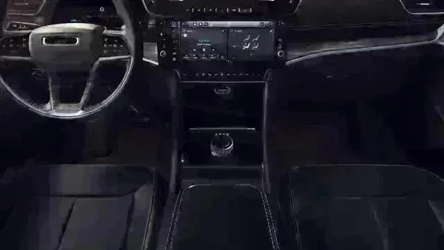 New 2026 Diamond Black Crystal Pearl-Coat Exterior Paint Jeep Altitude image 5