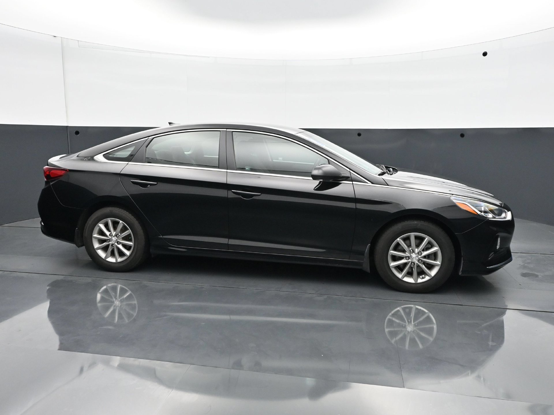 Used 2019 Phantom Black Hyundai SE 2.4L image 7