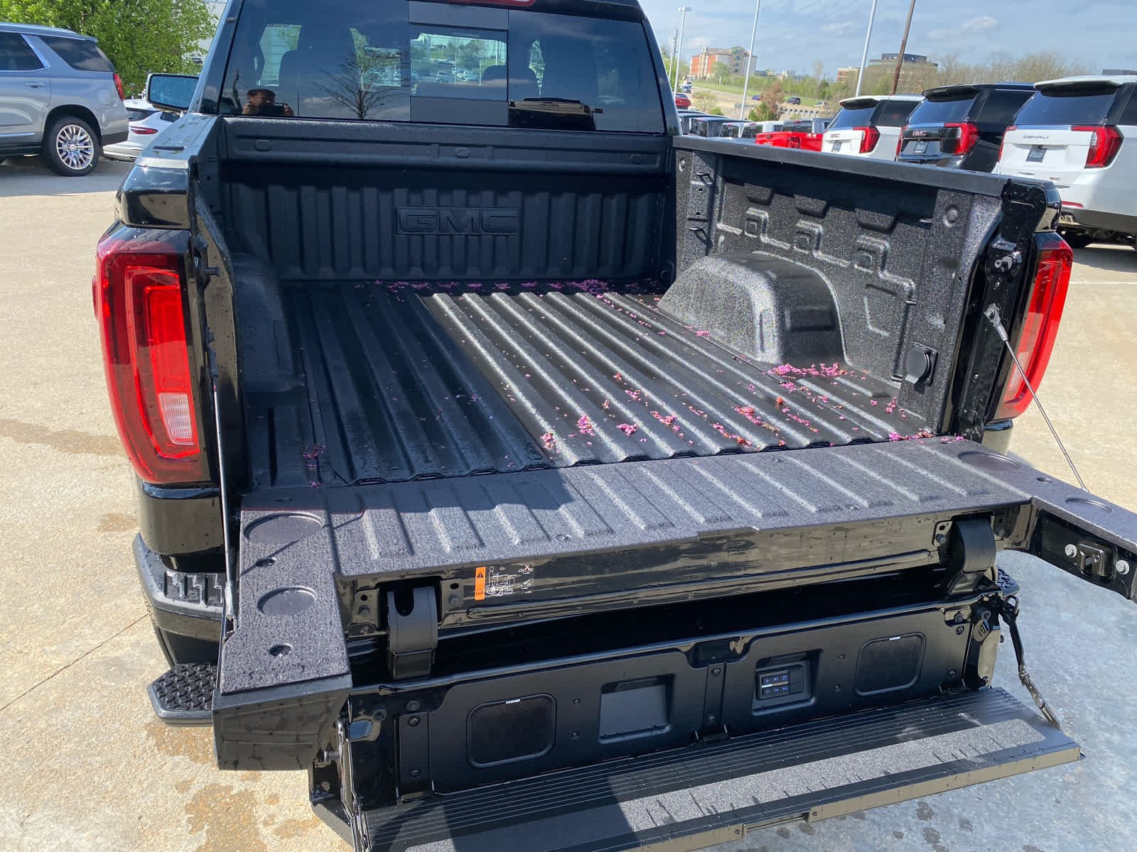 New 2026 Onyx Black GMC Denali Ultimate image 32