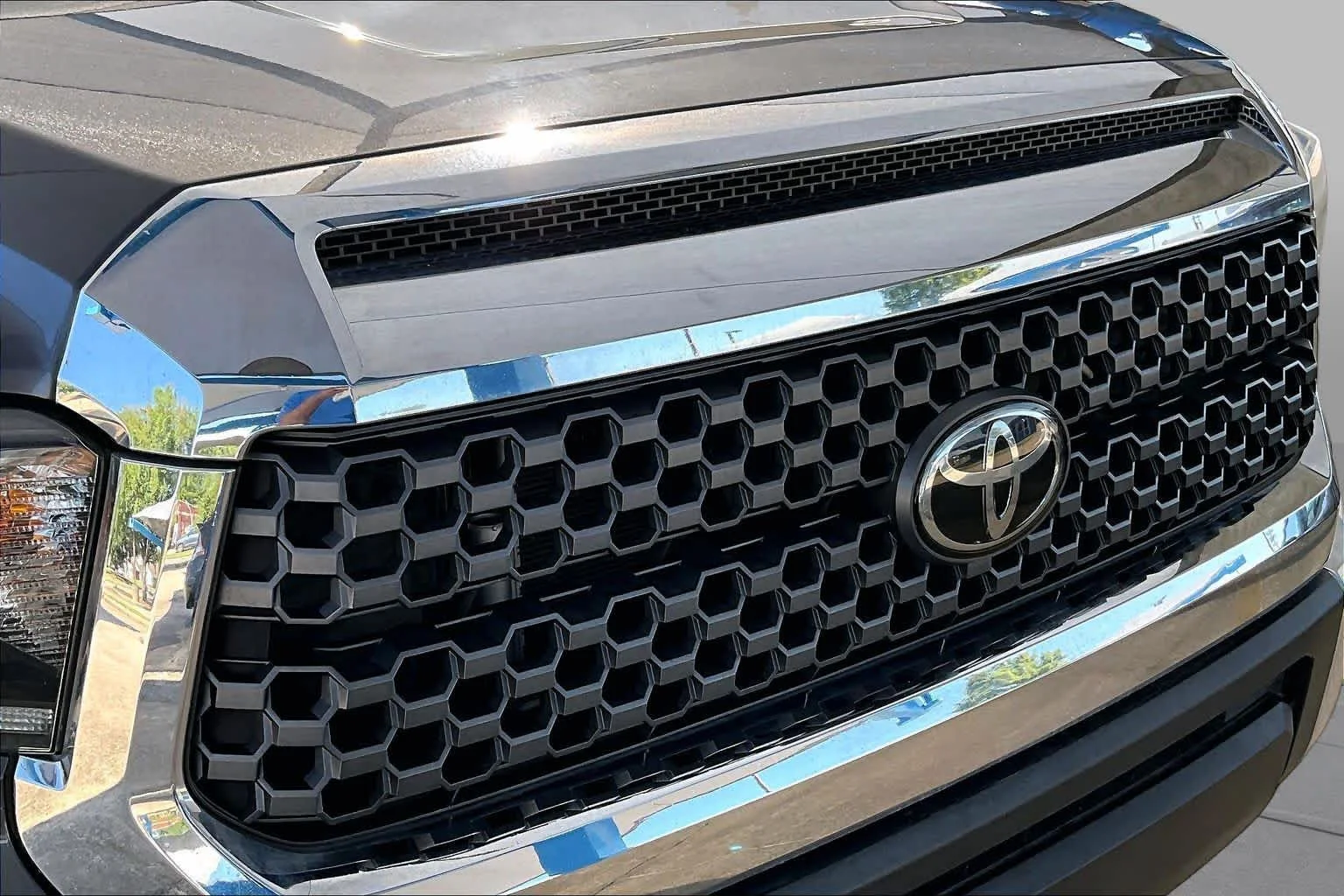Used 2020 Magnetic Grey Metallic Toyota SR5 image 30