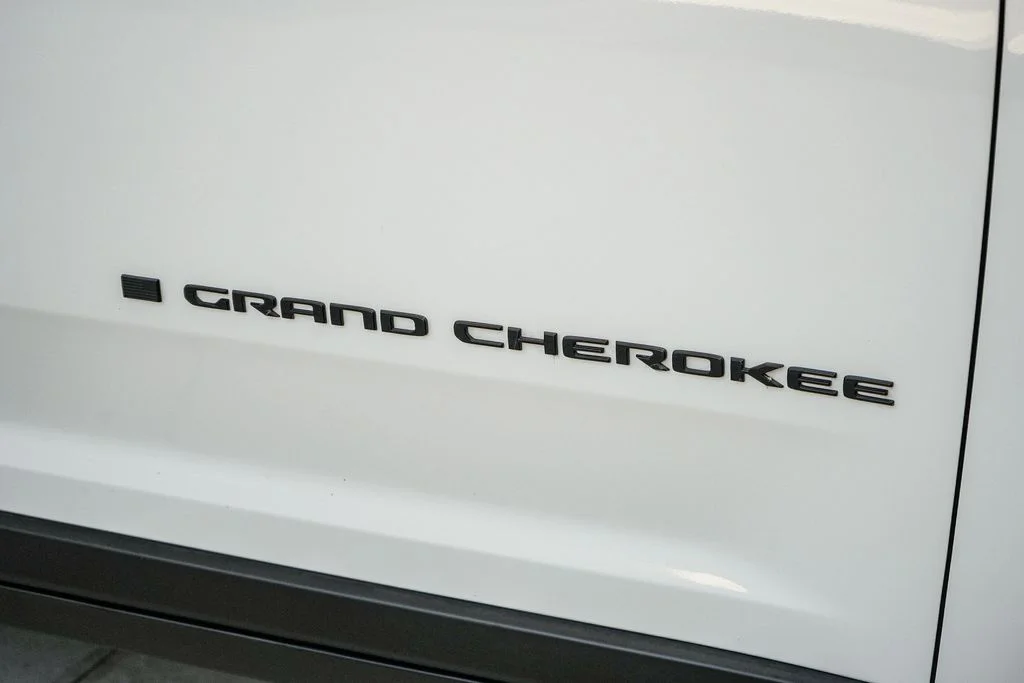 Used 2023 White Jeep Altitude X image 10