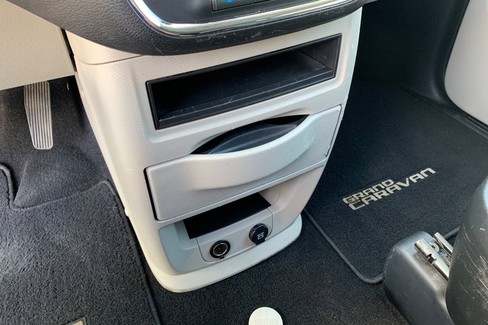Used 2015 Red Dodge SE image 33