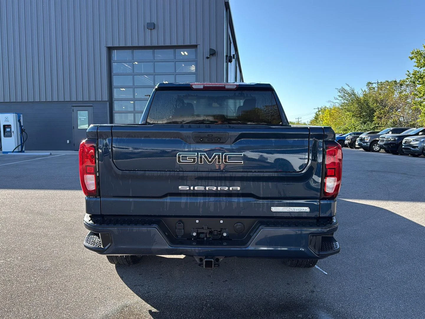 Used 2021 PACIFIC BLUE METALLIC GMC Elevation image 4