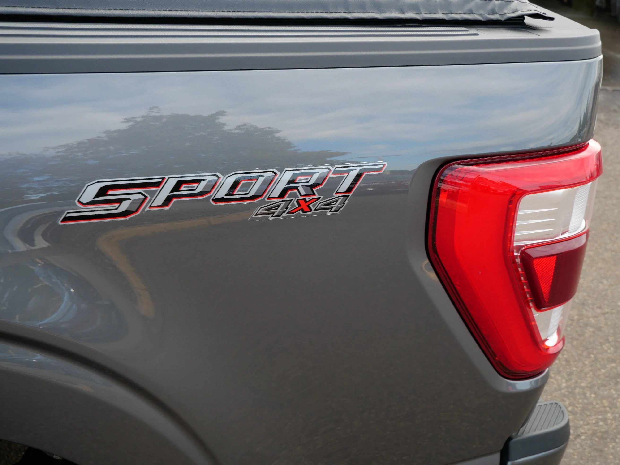 Certified Used 2023 Carbonized Gray Metallic Ford LARIAT image 18