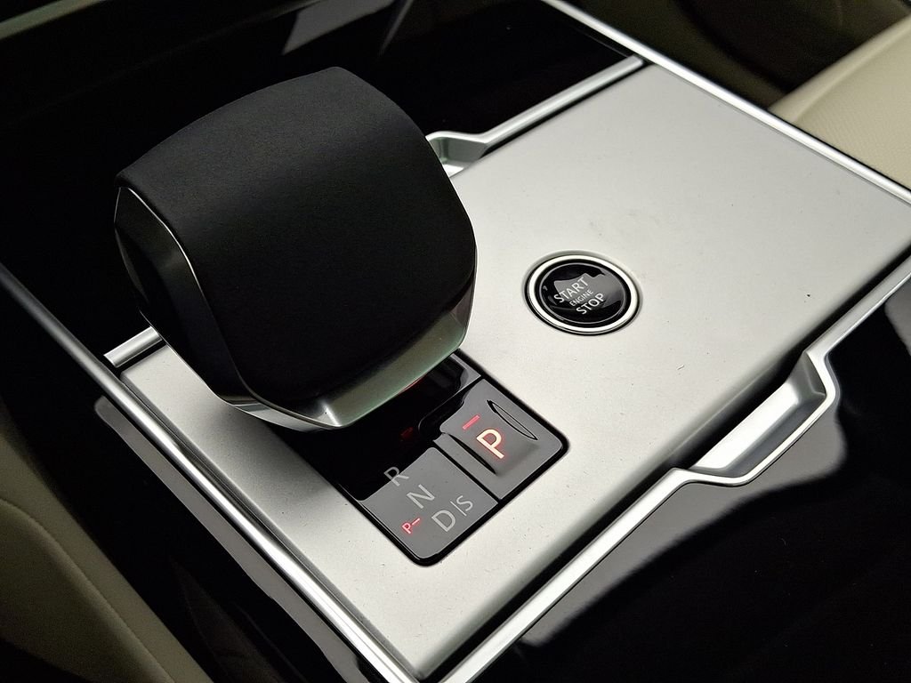 New 2026 Eiger Grey Land Rover SE image 12